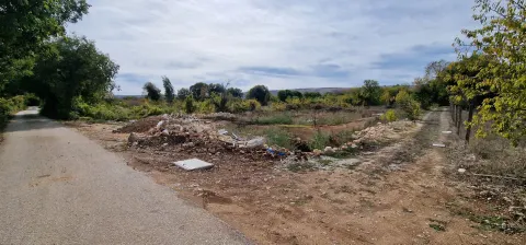 Parcela sa započetom gradnjom moderne vile sa bazenom i garažom 10