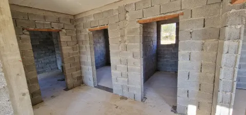 Moderna kuća u rohbau stanju na Kosorskoj glavici kod Blagaja 8